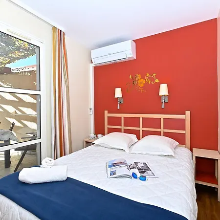 Apartamento Village Cap Esterel - L'esquinade-110 By Interhome